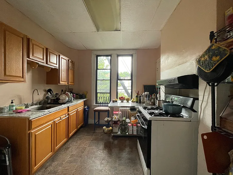 168 Bowers St #2 — Photo 23