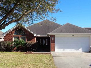 3177 Williamsburg Ln, Port Neches, TX 77651