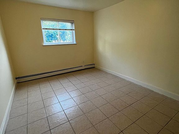 5th image of 2681 Schurz Ave #1