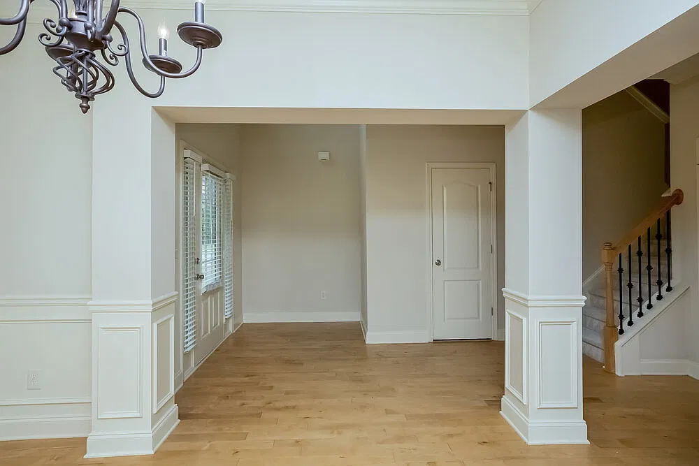 5 bed, 4.0 bath, 2424 sqft, $3,550 — Photo 2