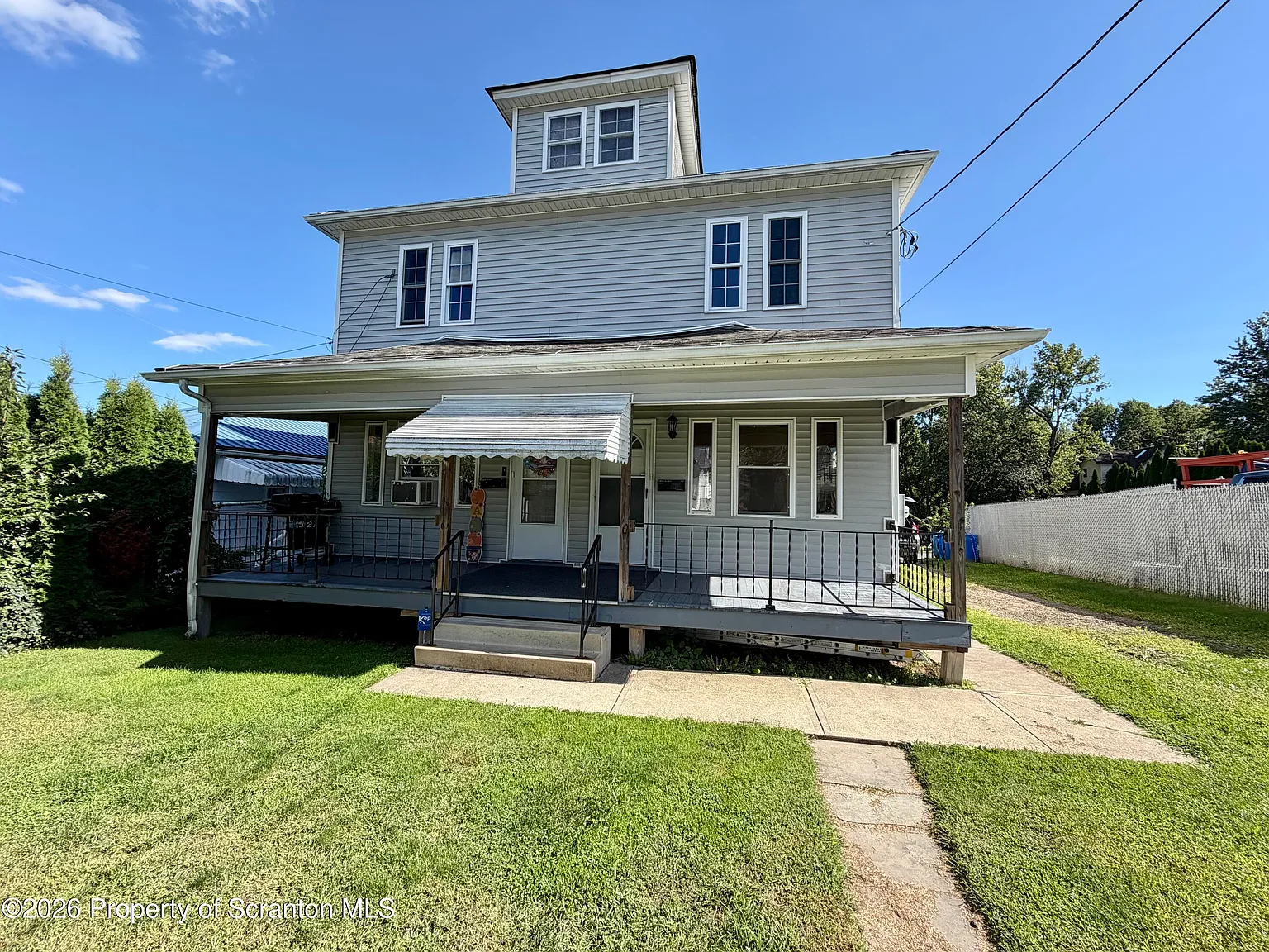 2 bed, 1.0 bath, 1800 sqft, $1,350 — Photo 1
