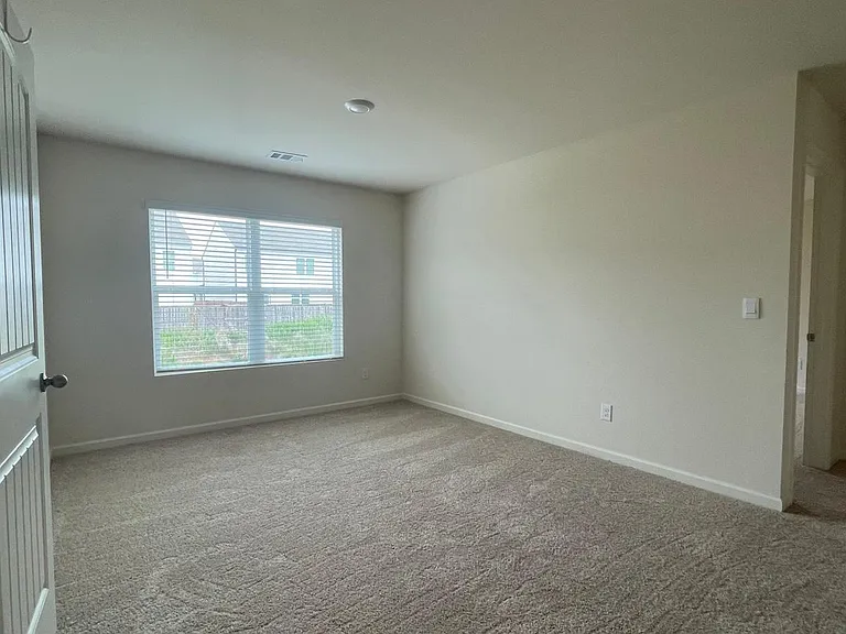 656 Quail Pass — Photo 2