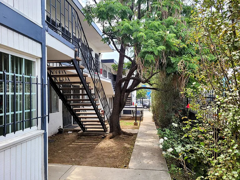 Renovated Units In Echo Park — Photo 9