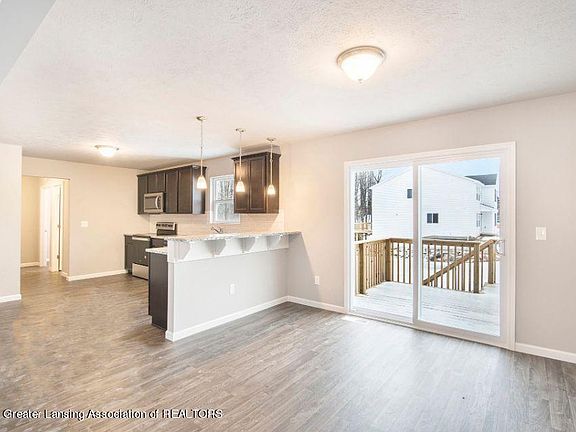 5th image of 1121 River Oaks Dr
