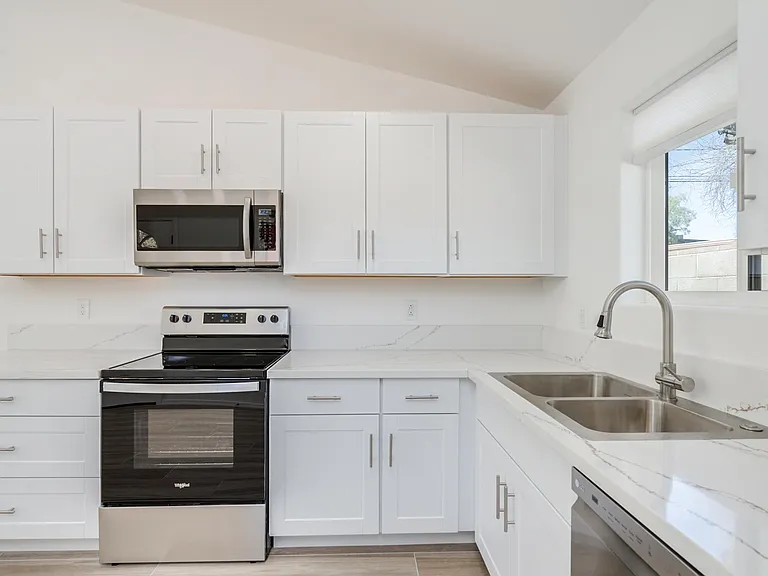 1120 E Waverly St #2 — Photo 19