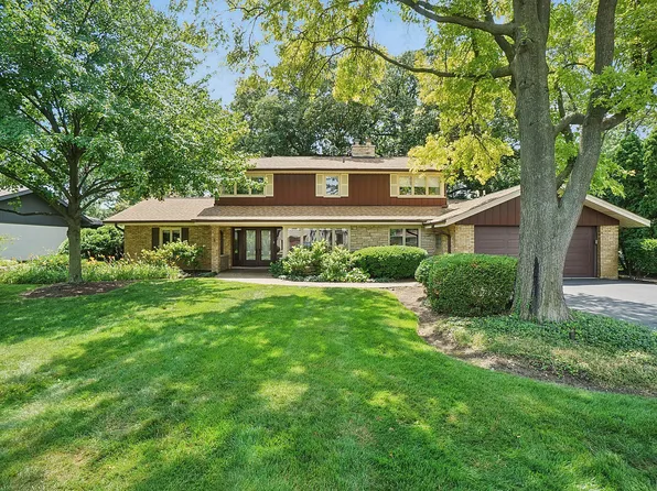 147 Timber View Dr, Oak Brook, IL 60523