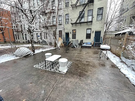 Rented by Tapiro Realty | media 13