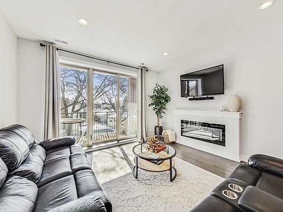 4th image of 3708 W Cornelia Ave #2E