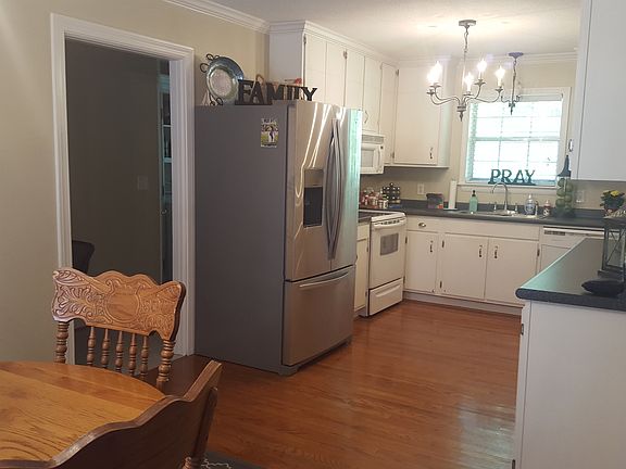 2nd image of 1900 Carol St