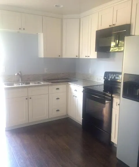 Full kitchen