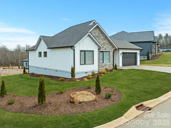 304 Avery Trail Dr, Arden, NC 28704