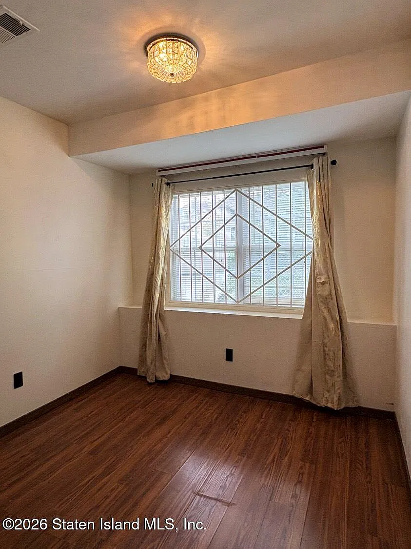 2 bed, 1.0 bath, 1584 sqft, $2,100 — Photo 4