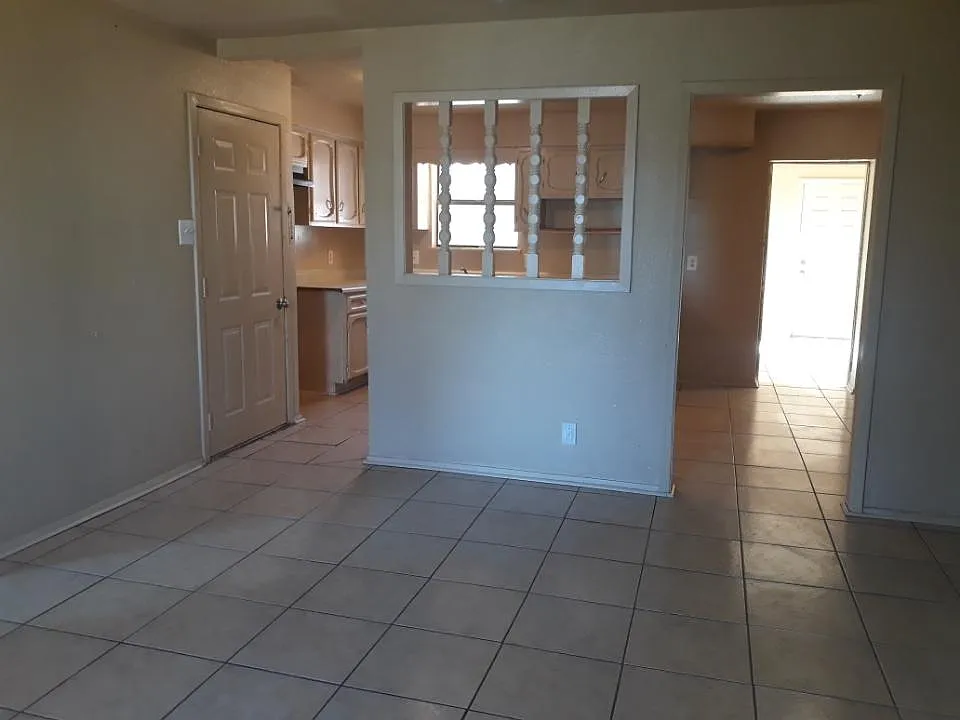 5 bed, 1089 sqft, $1,075 — Photo 3