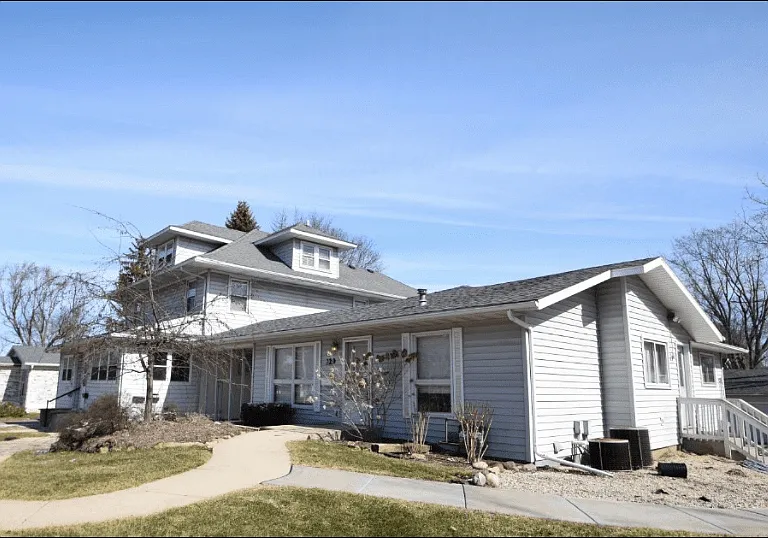 129 N Main St — Photo 2