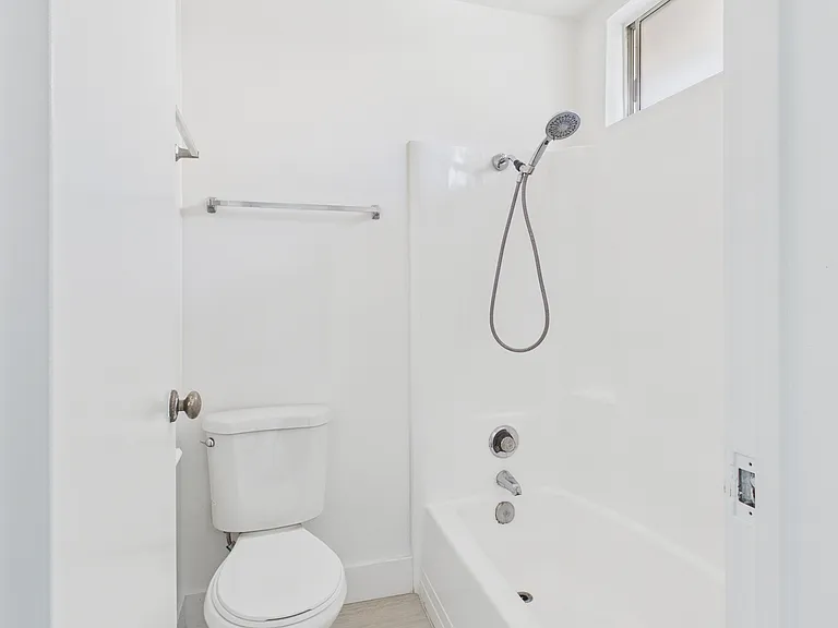 La Cresta Apartments — Photo 50