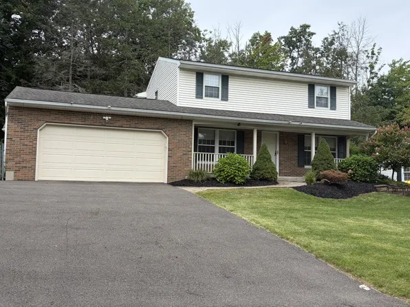 1105 Elton Dr, Endicott, NY 13760