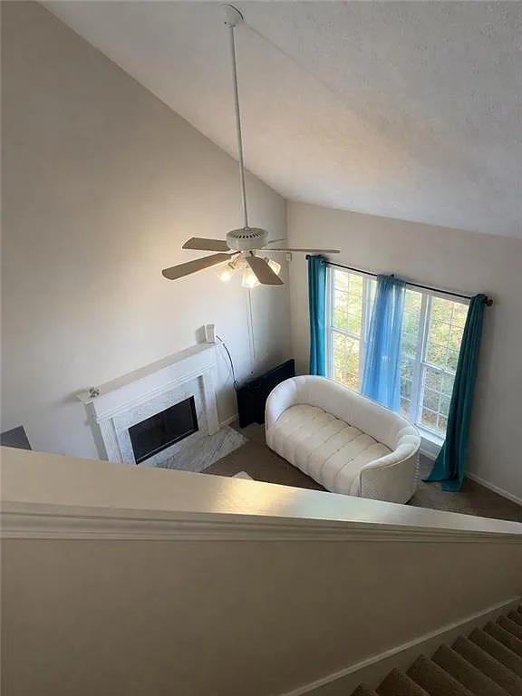 3 bed, 2.5 bath, 1435 sqft, $1,950 — Photo 2