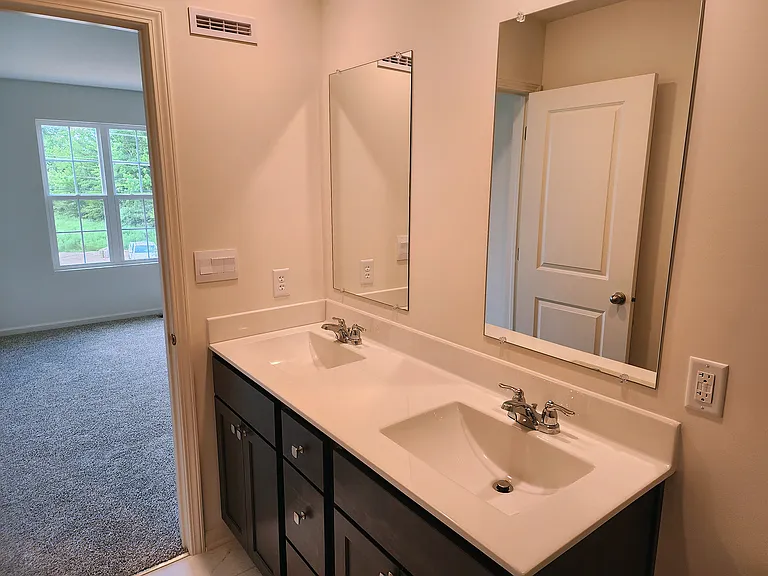 1537 Yosemite Way — Photo 5