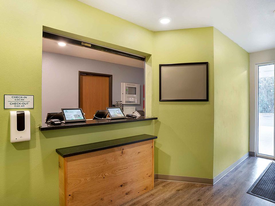 Lobby and Guest Check-in