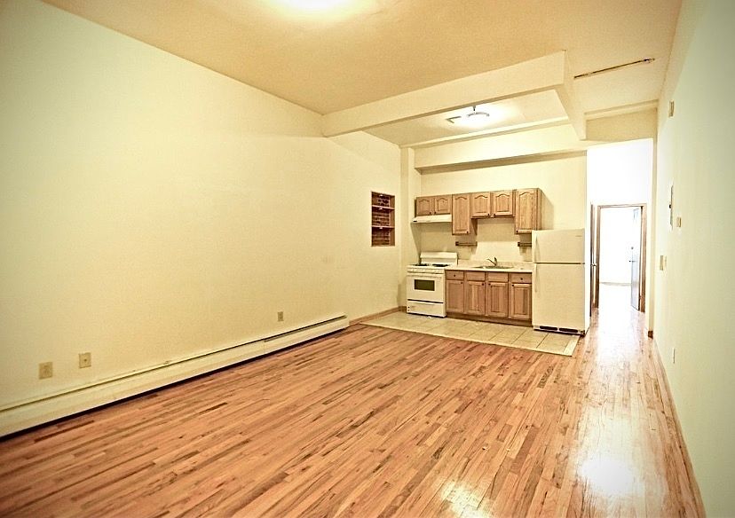 2nd image of 10 Claver Pl APT 3B