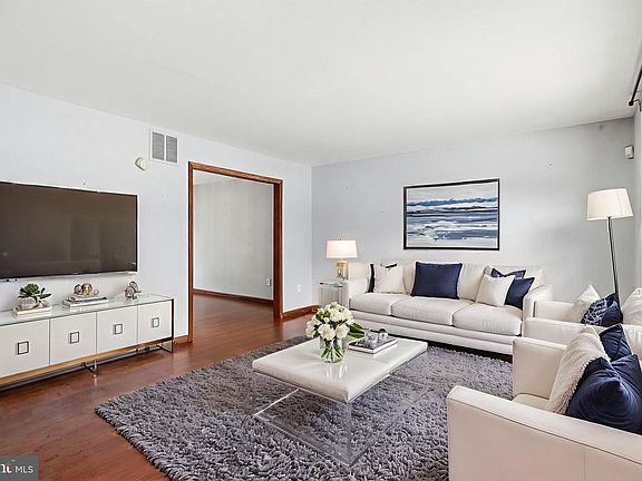 5th image of 224 Cedarmere Cir