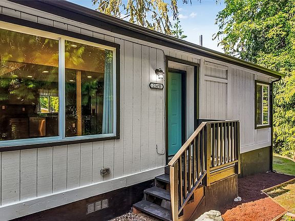 3rd image of 22470 Sunridge Way NE