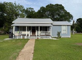104 N 10th St, Kinder, LA 70648