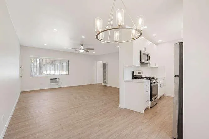 2 bed, 1.5 bath, 1200 sqft, $2,795 — Photo 4
