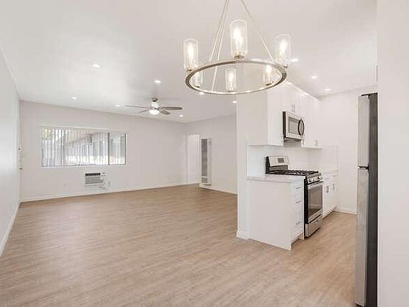 4th image of 323 E Chestnut St APT 23