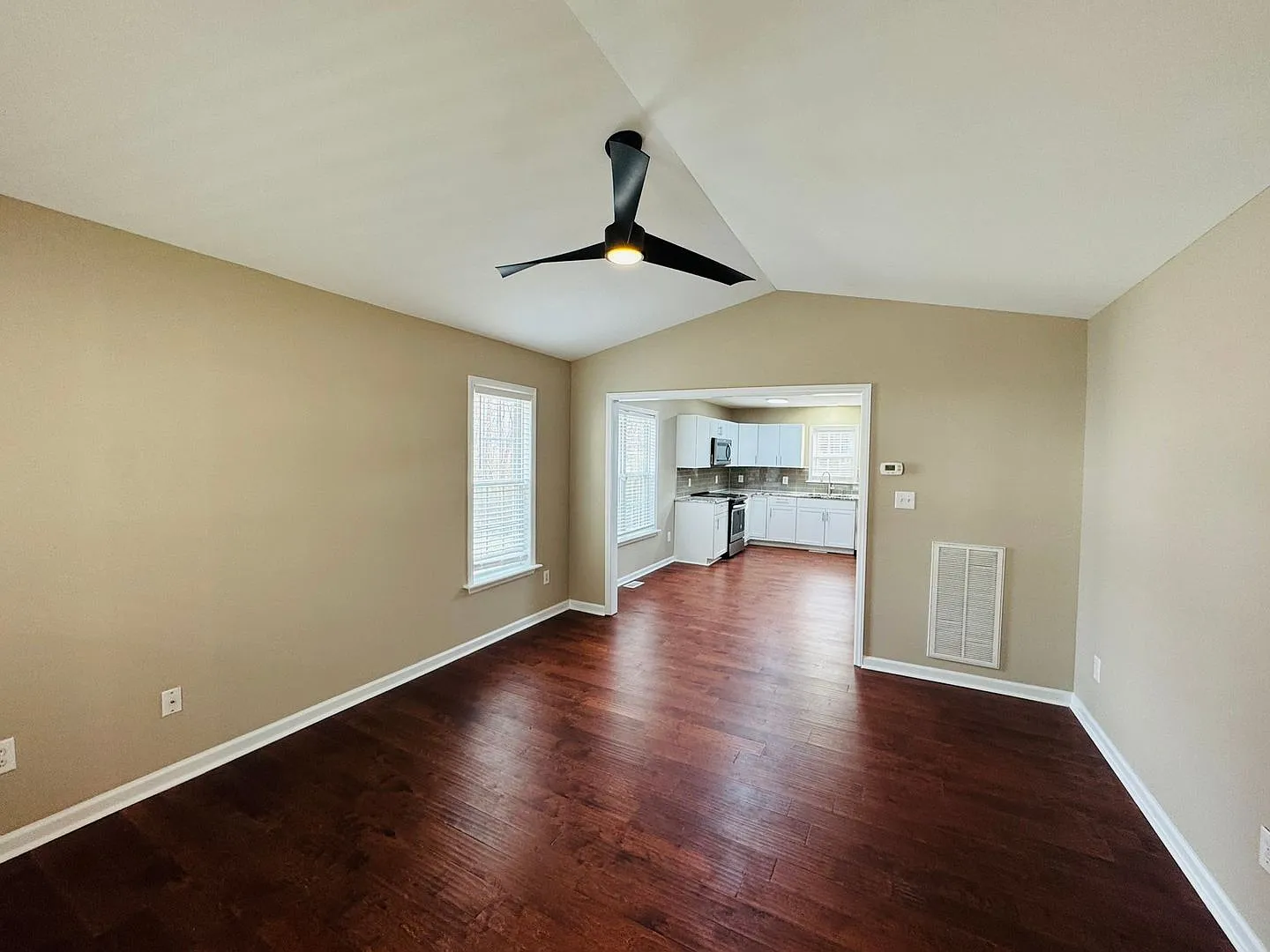 Short term lease available! — Photo 3