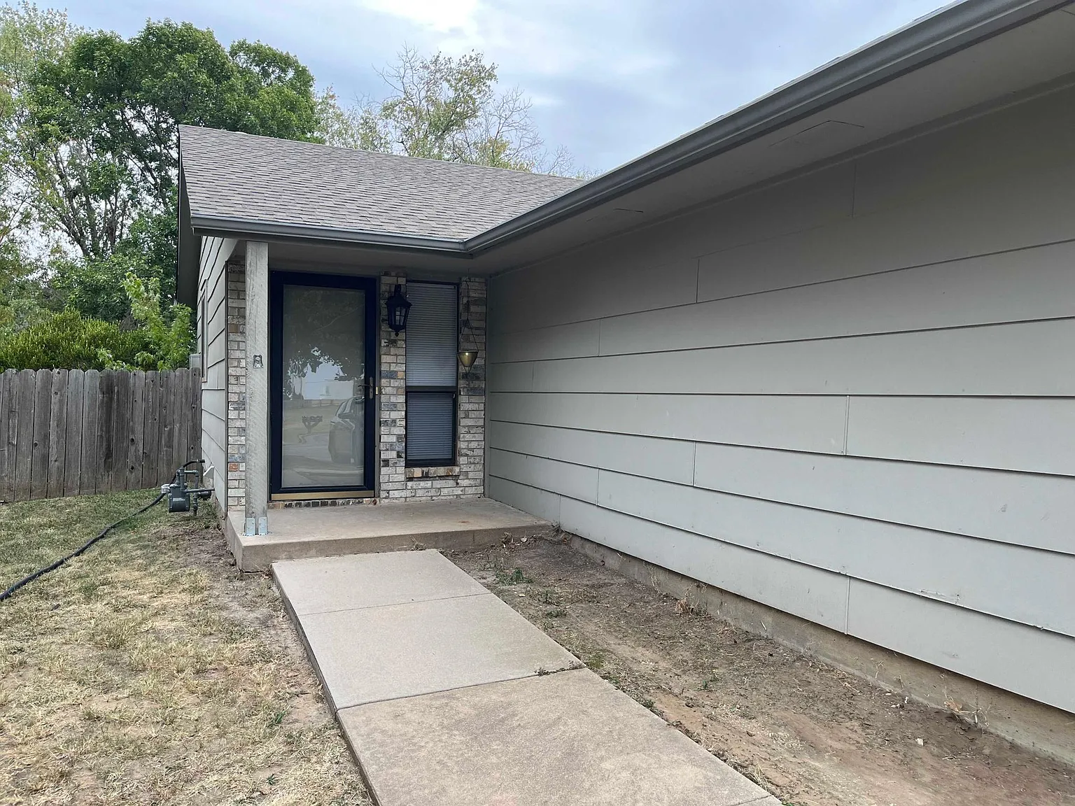 2 bed, 1.5 bath, 1224 sqft, $1,200 — Photo 2