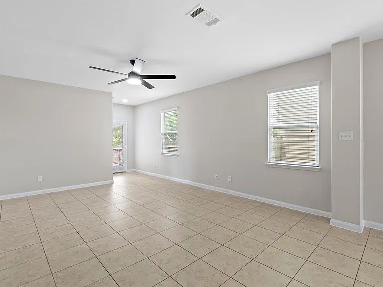 148 Isabel Ln — Photo 16