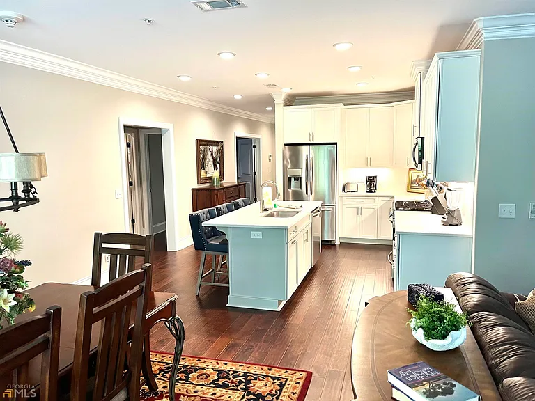 111 Gascoigne Ave #204 — Photo 14