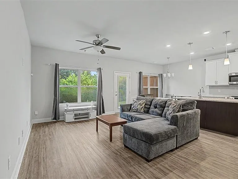 1360 Sugar Glen Ct — Photo 3