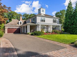 357 Ridgefield Rd, Hauppauge, NY 11788