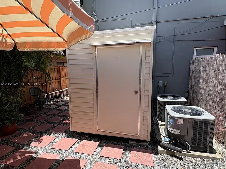 191 NW 17th Ave #3 — Photo 32