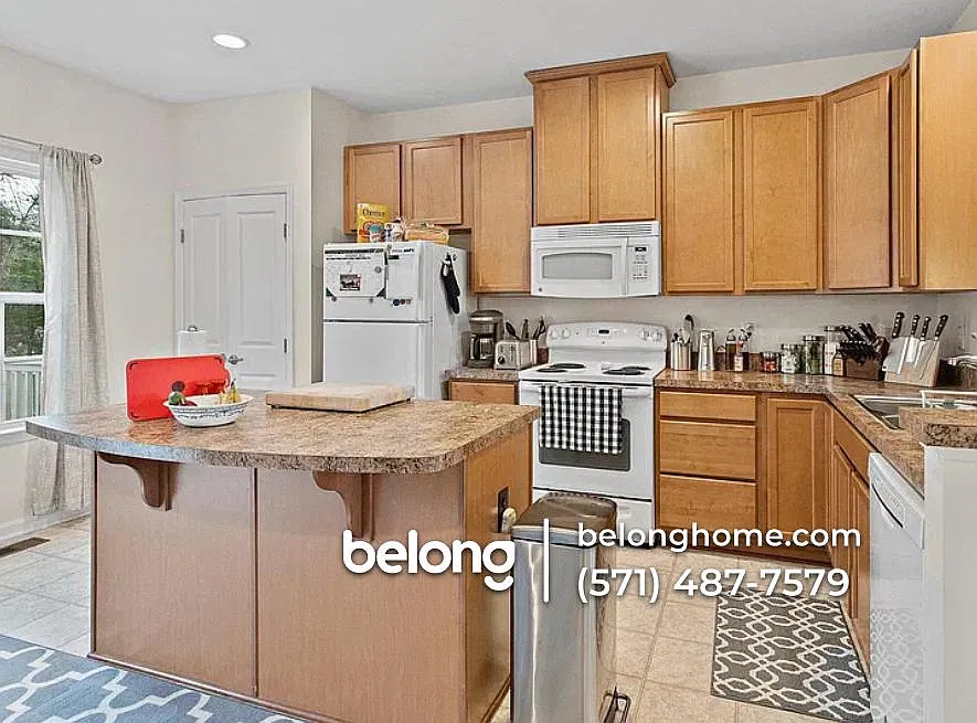 4 bed, 3.5 bath, 2352 sqft, $2,695 — Photo 3
