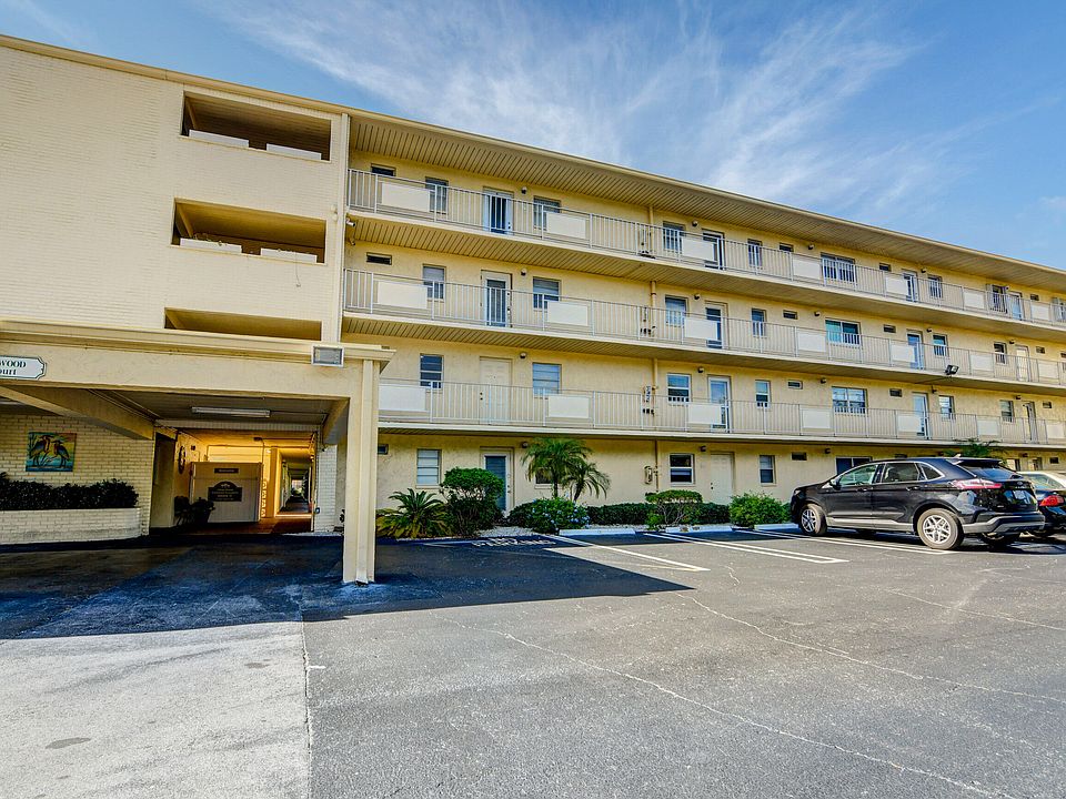 1st image of 2615 NE 3rd Court #207