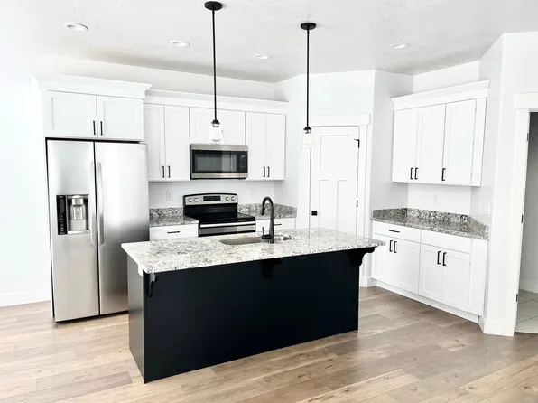 1527 W Piston Ln, Riverton, UT 84065