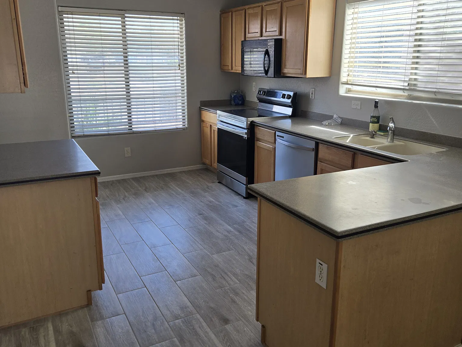 3 bed, 1600 sqft, $2,300 — Photo 4