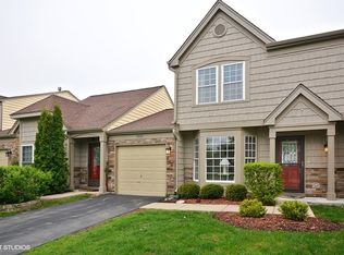 1332 Gloucester Cir, Carol Stream, IL 60188