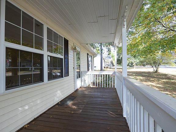 4th image of 25 Juleann Ln