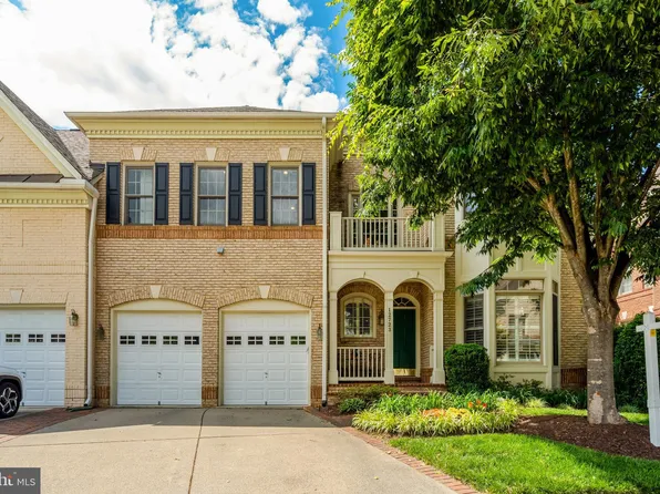 12723 Lady Somerset Ln, Fairfax, VA 22033