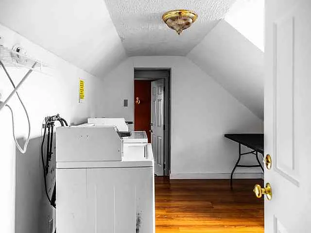 241 Center St #B — Photo 5