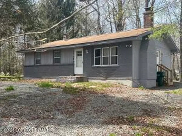 4506 Briarcliff Ter, Tobyhanna, PA 18466