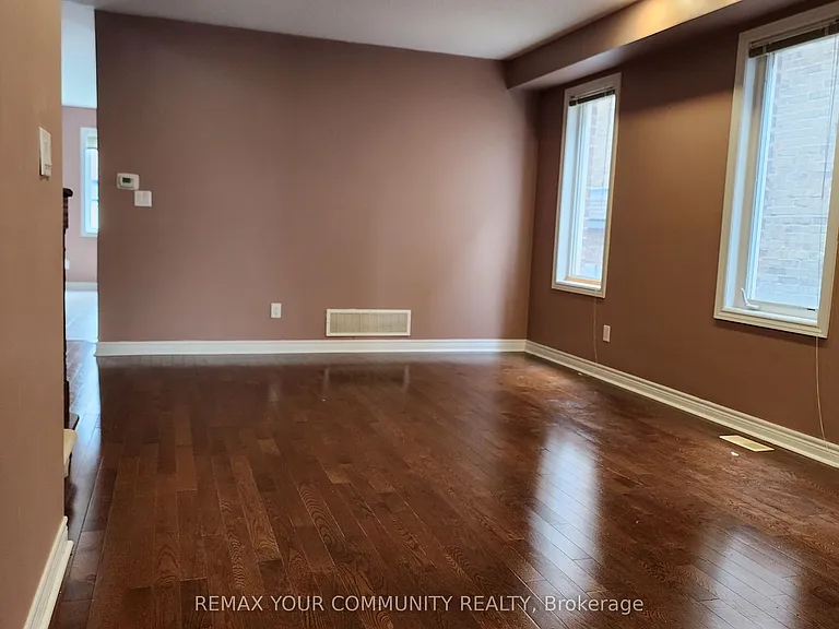 3 Prince Of Wales Dr — Photo 5