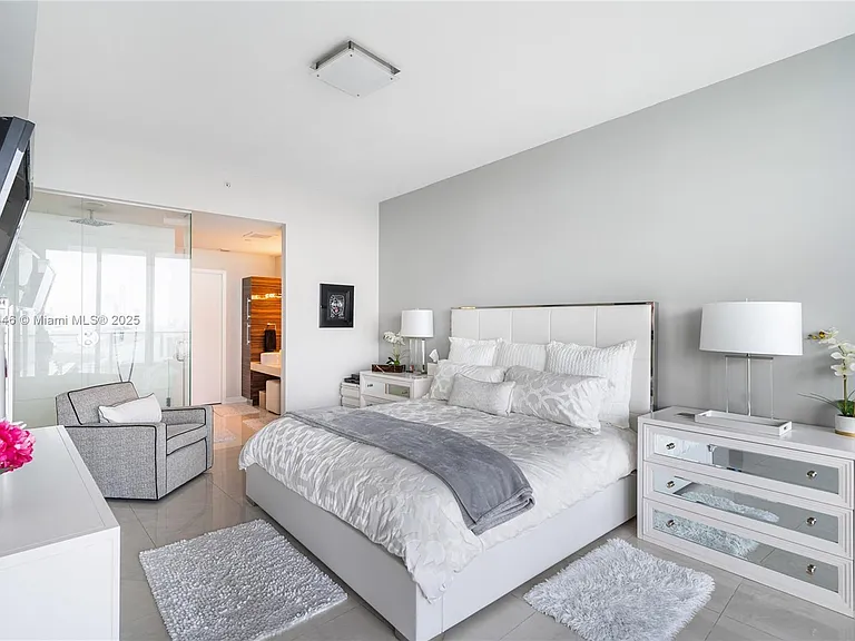 2020 N Bayshore Dr #4004 — Photo 15