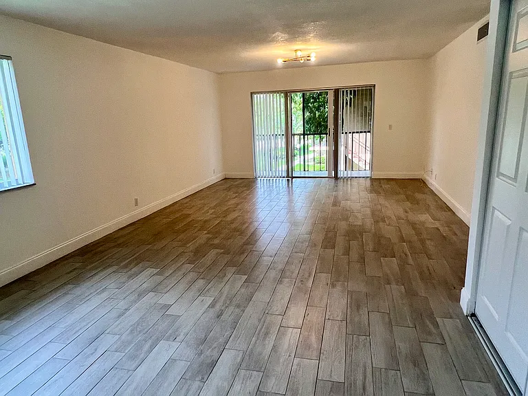 178 Lakeview Dr #201 — Photo 8
