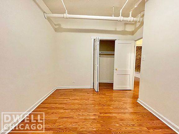 5th image of 930 W Oakdale Ave #938