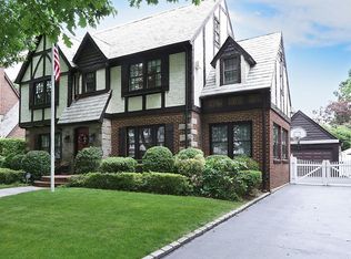 167 Roxbury Rd, Garden City, NY 11530